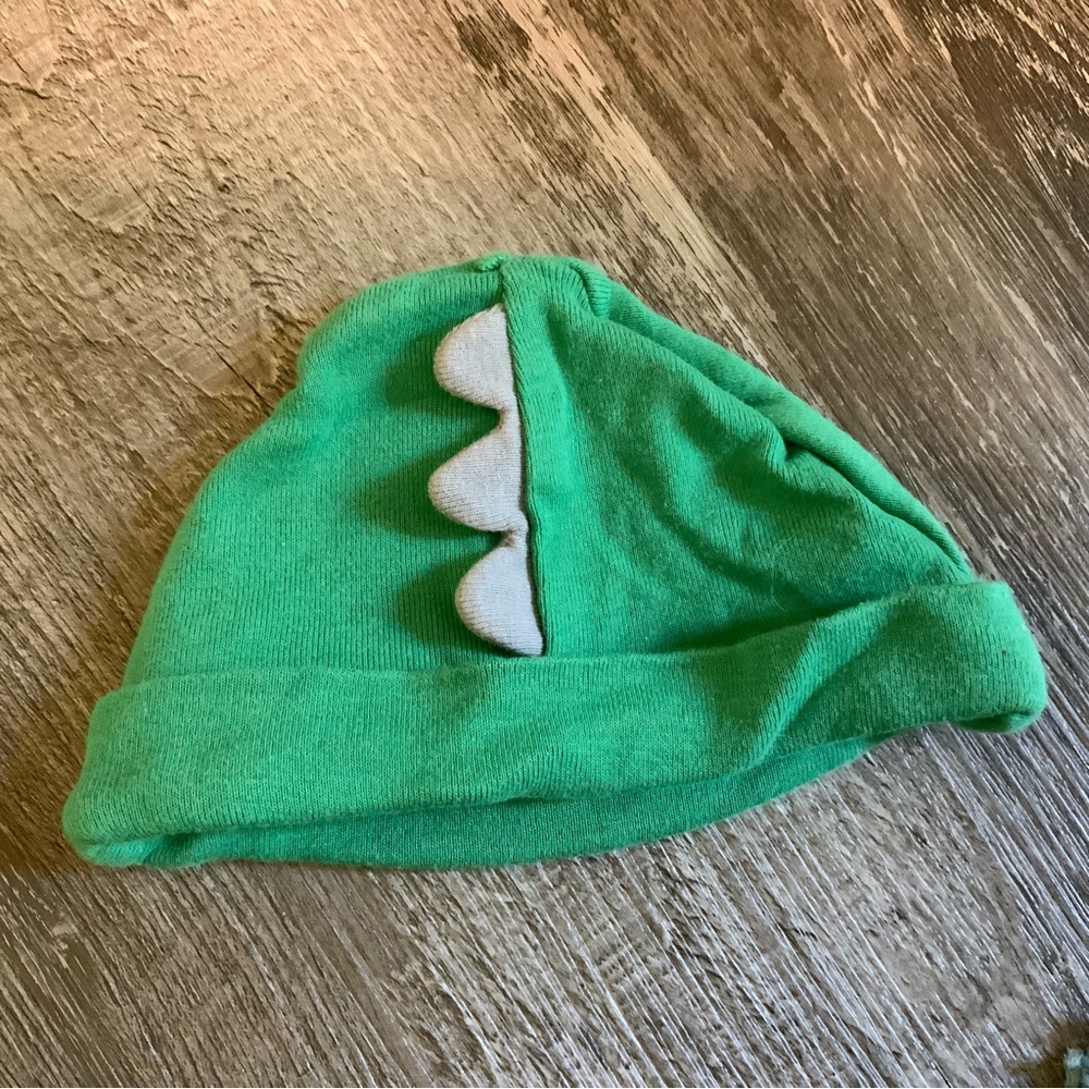 ⭐️ 5 for $15 Dinosaur/Dragon Hat